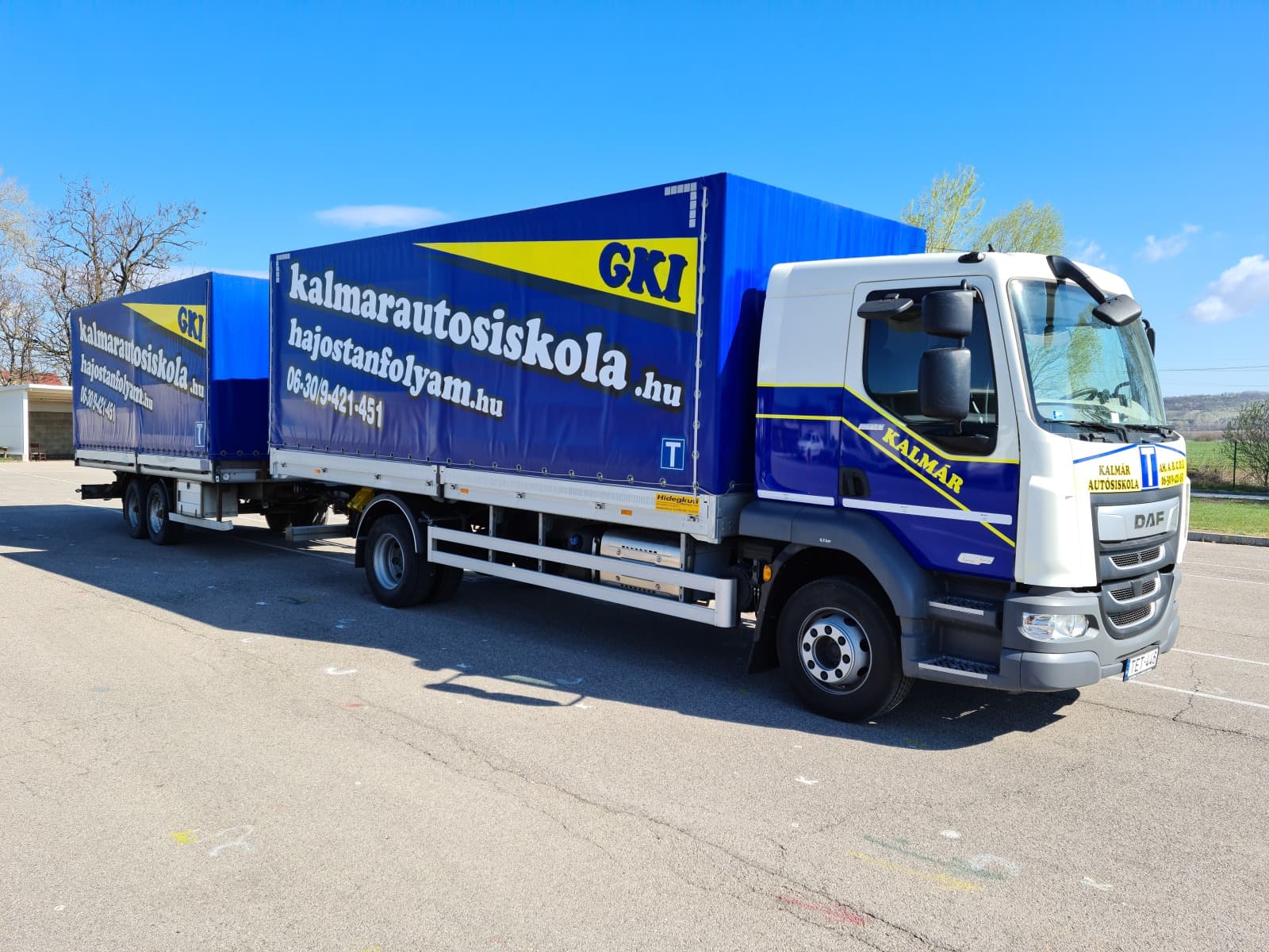 DAF LF + Pótkocsi (modern szerelvény)
